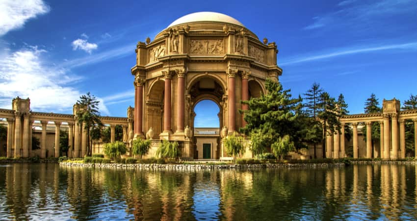 The Palace of Fine Arts overlooking the water in San Francisco